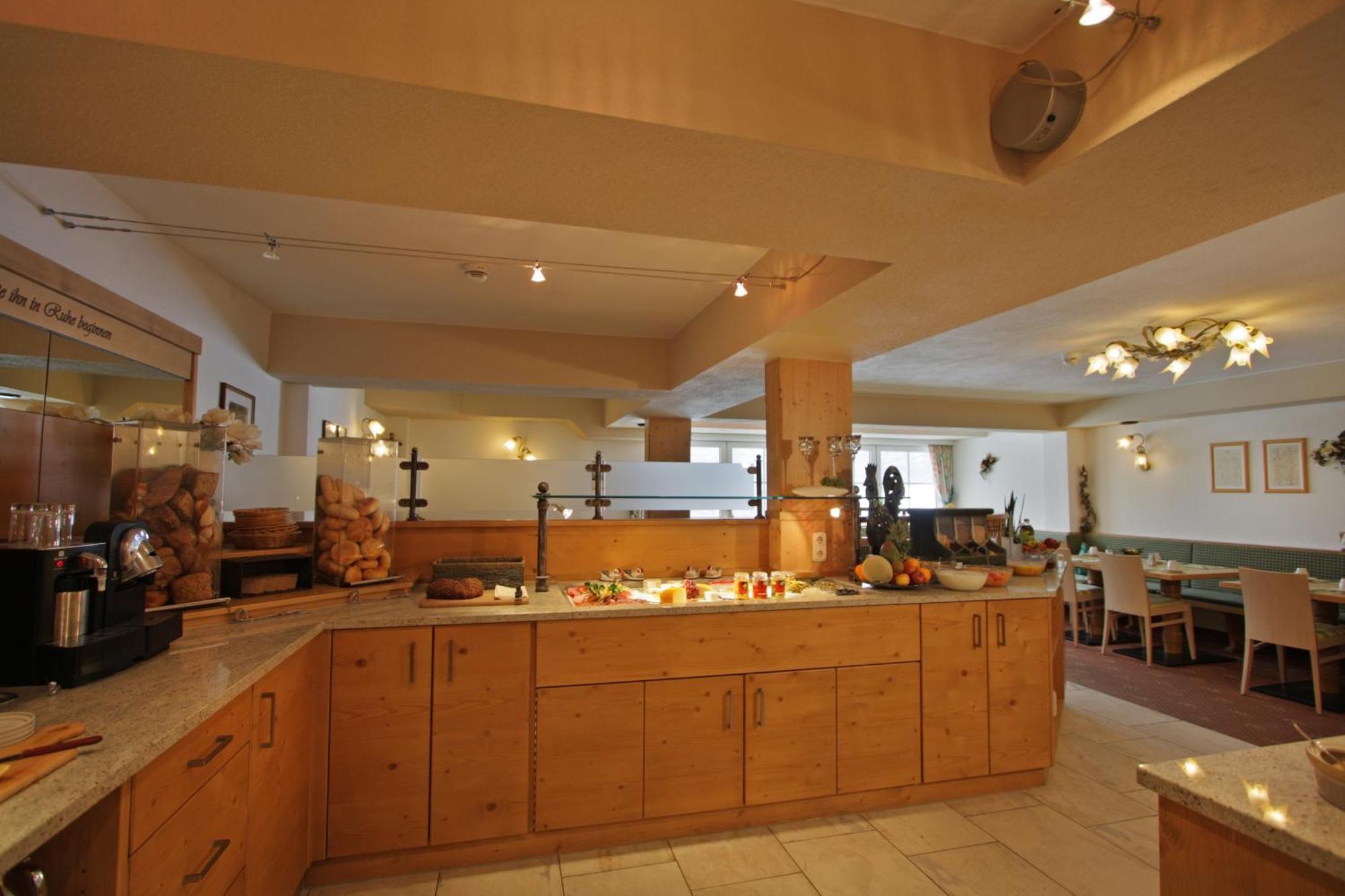 Hotel Garni - Restaurant Kaminstube Sankt Anton am Arlberg Esterno foto