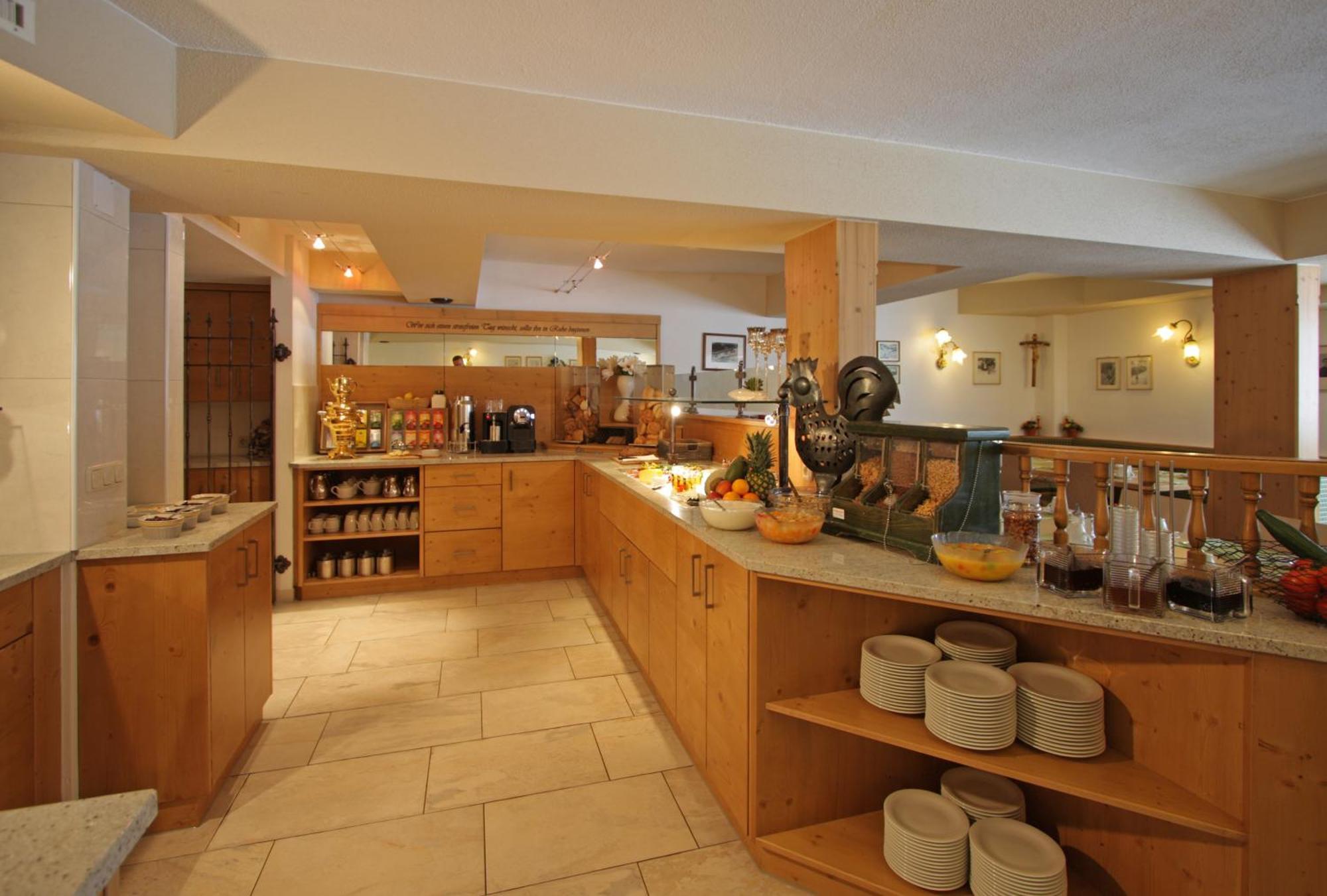 Hotel Garni - Restaurant Kaminstube Sankt Anton am Arlberg Esterno foto