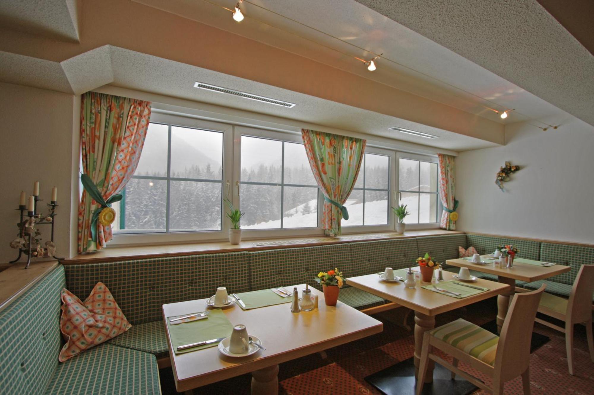 Hotel Garni - Restaurant Kaminstube Sankt Anton am Arlberg Esterno foto